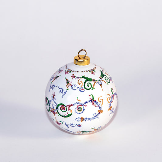 Bola para decorar a árvore de natal com imagem alusiva aos tetos da capela de S. Miguel