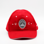 Boné Vermelho para criança com a insígnia da Universidade de Coimbra.