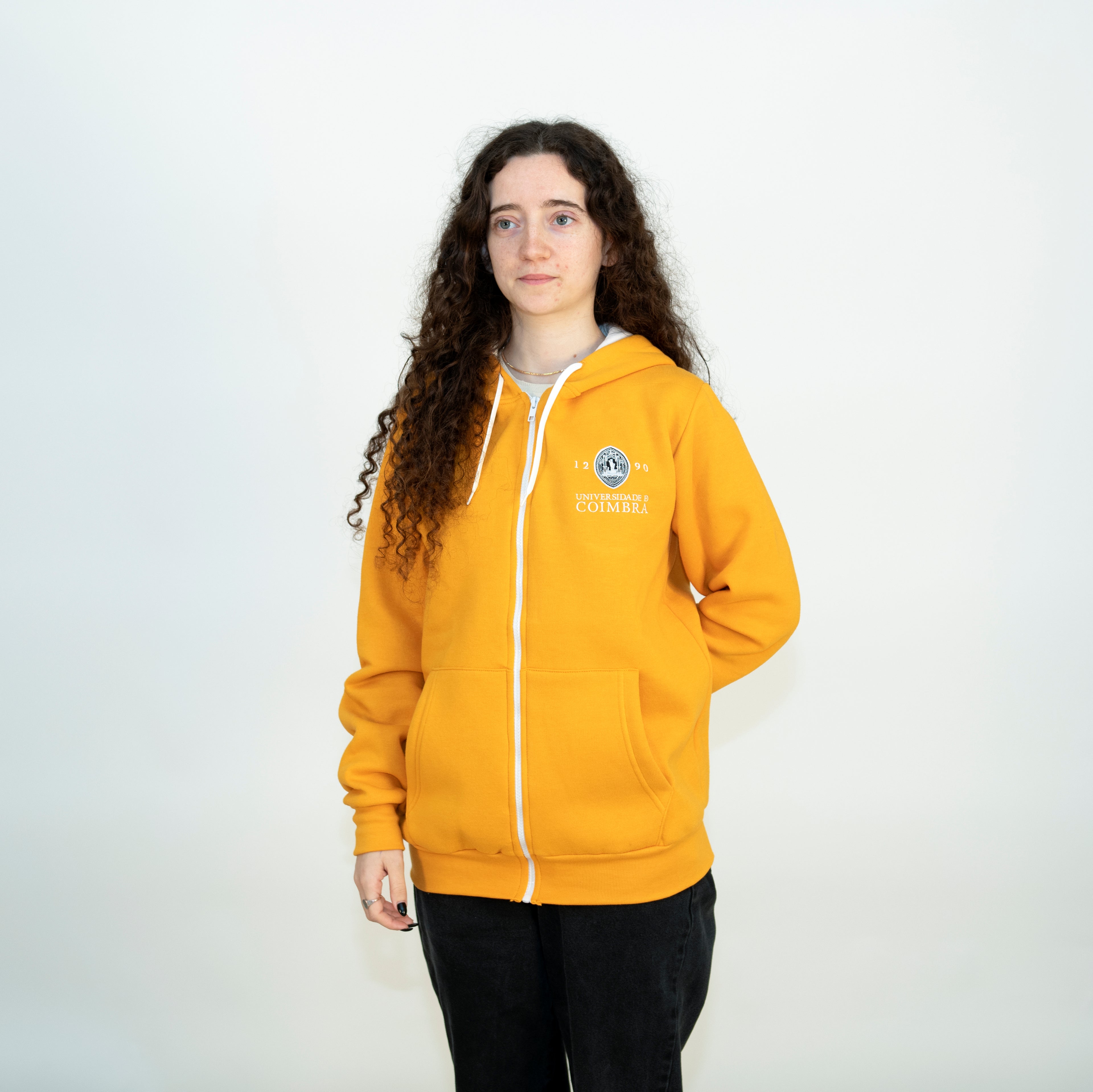 Casaco com Capuz com Logotipo da Universidade de Coimbra Mostarda